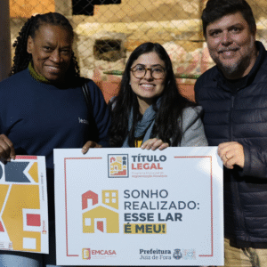 Santa Paula celebra conquista com entrega de títulos de propriedade para moradores